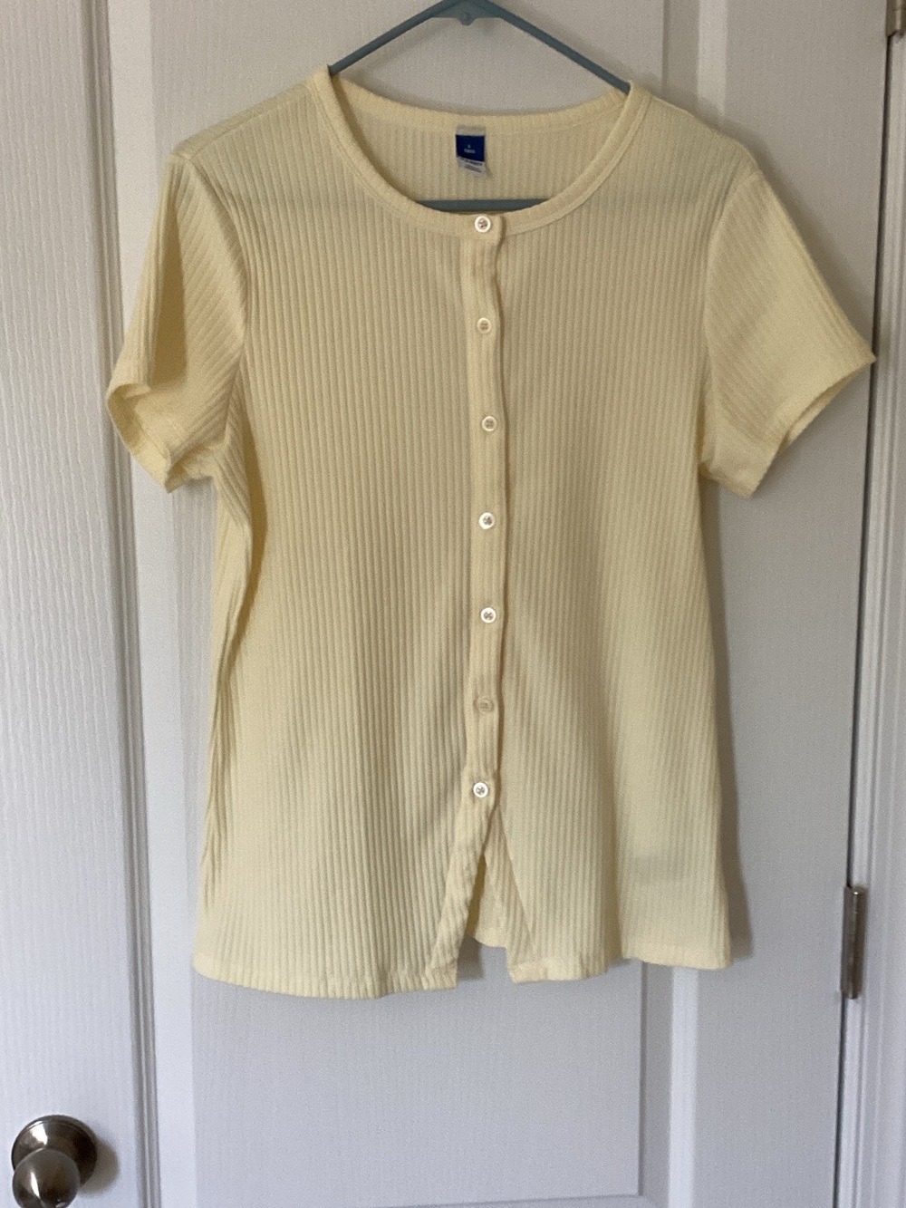 Ribbed Button-Front Short Sleeve Top in Soft Yellow